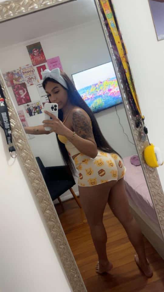 Yuna Mesquita 24