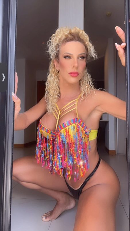 Bella Araujo 49