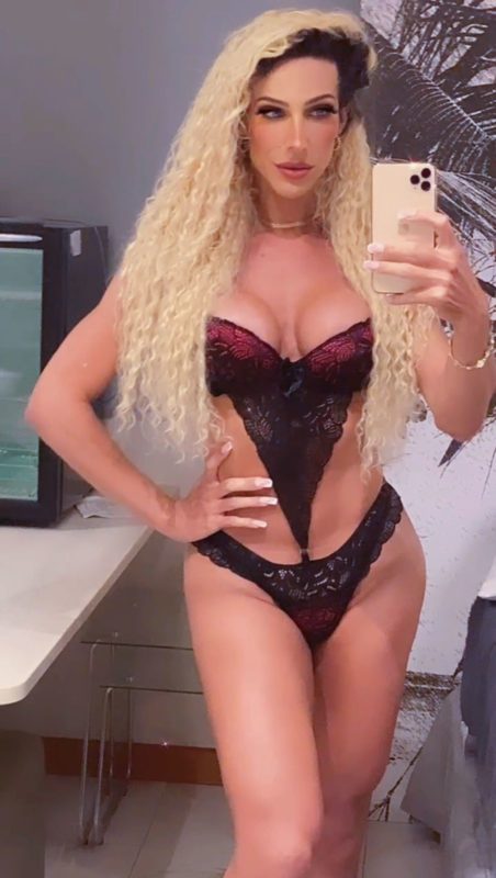 Bella Araujo 39
