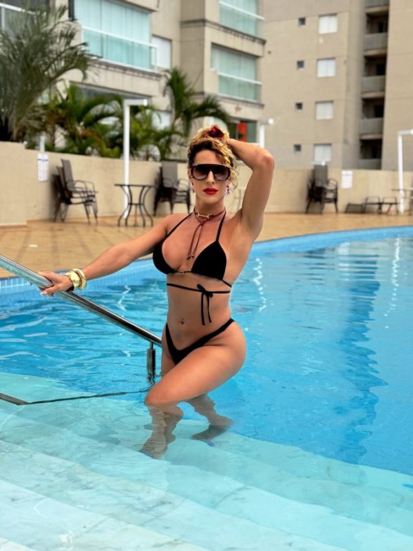 Bella Araujo 6