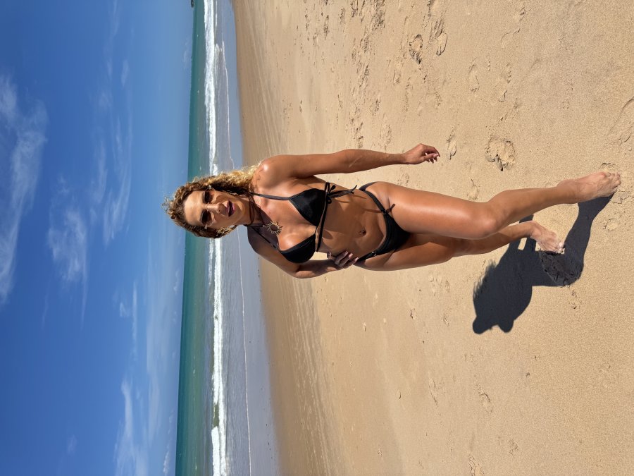 Bella Araujo 16