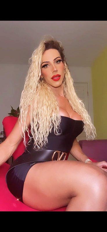 Bella Araujo 53