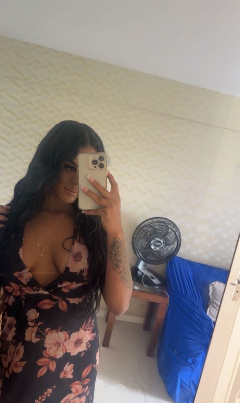 Jayne Santos 32