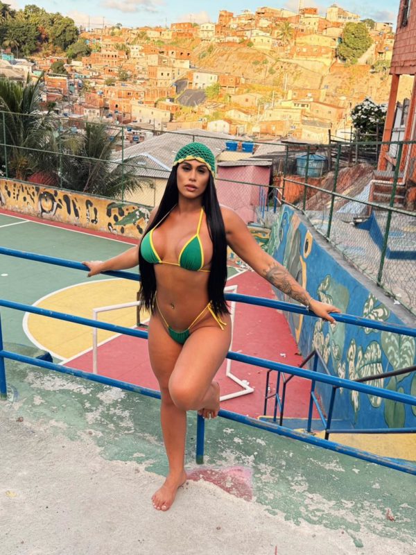 Pamela Ferrari 7