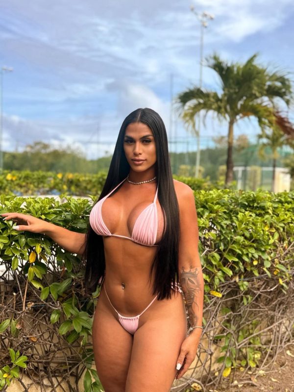 Pamela Ferrari 17