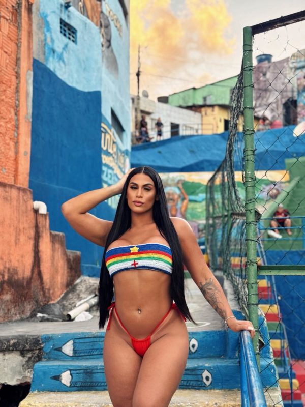 Pamela Ferrari 11
