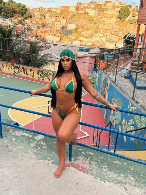 Pamela Ferrari 9