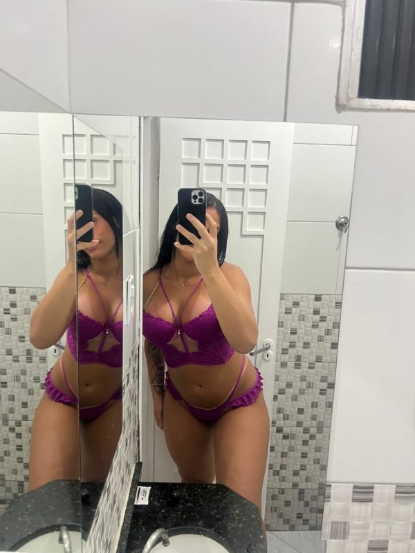 Pamela Ferrari 25