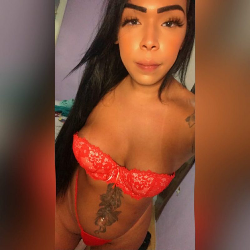 Sthefany Brito 24
