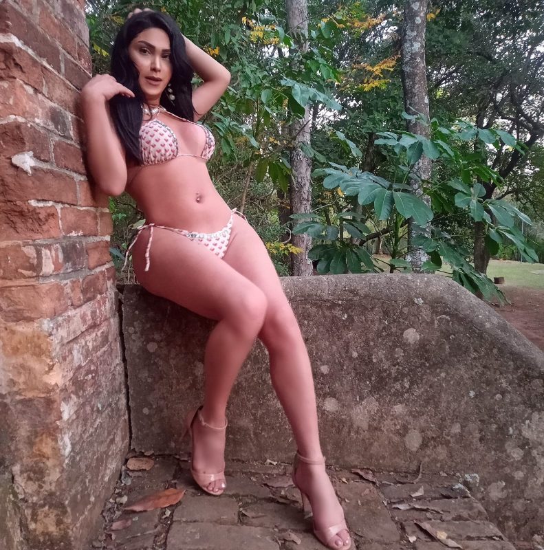 Alana Vallentina 50