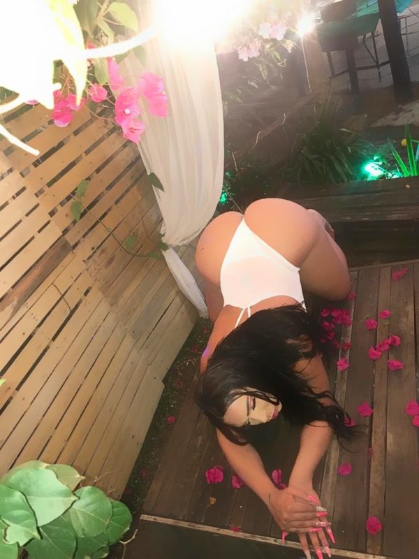 Sthefany Brito 6