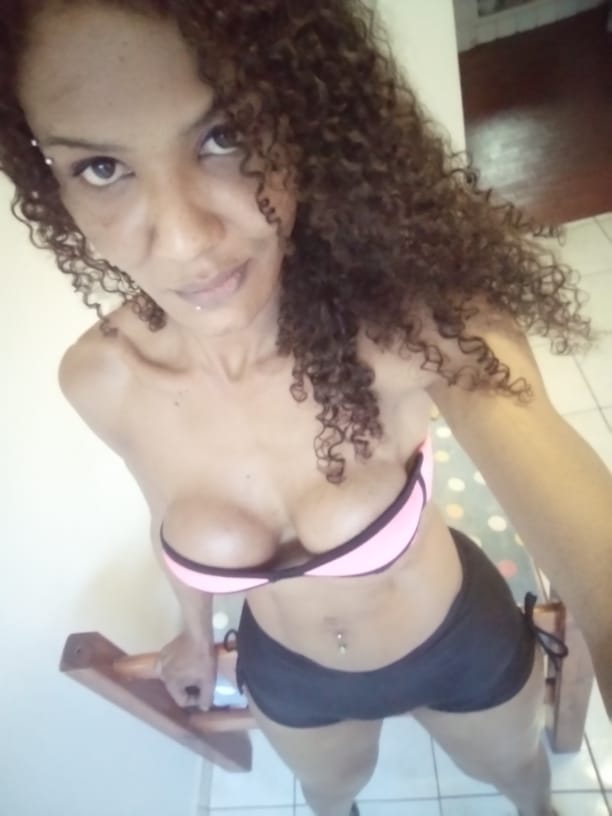 Gabriela Leal 44