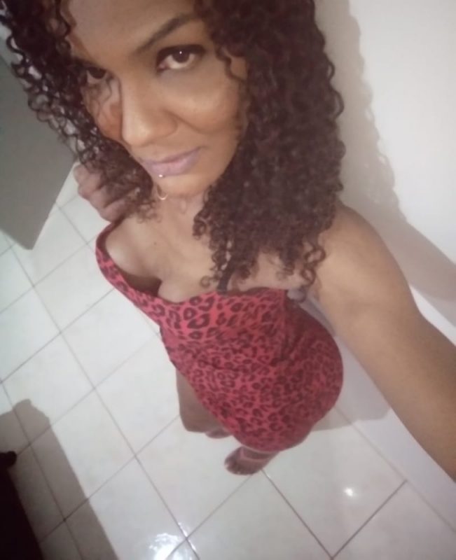 Gabriela Leal 27
