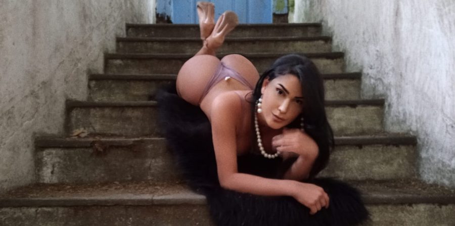 Alana Vallentina 55