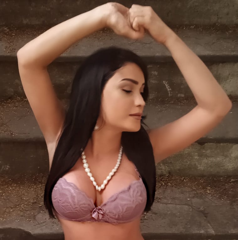 Alana Vallentina 51