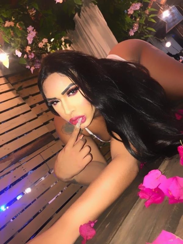 Sthefany Brito 22