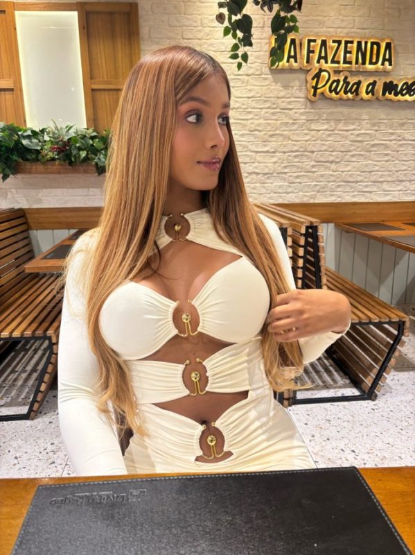 Roberta Close 24