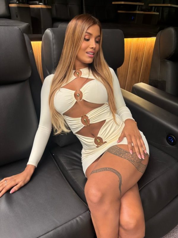 Roberta Close 25
