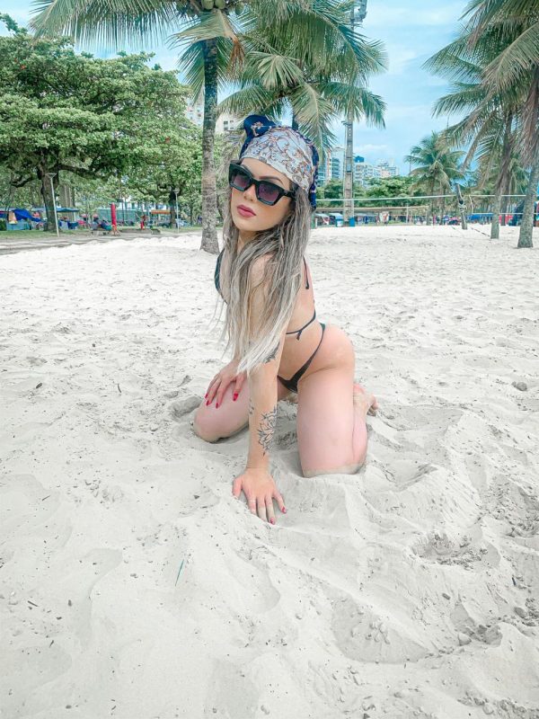 Larissa Andrade 32