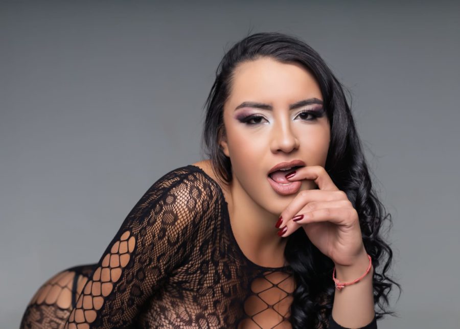 Alana India 29