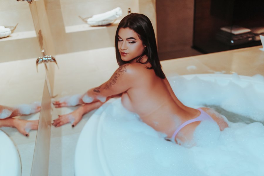 Melissa Pirres 28