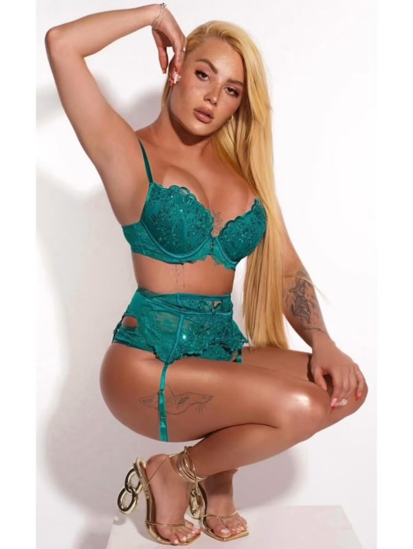 Top Valentina 16