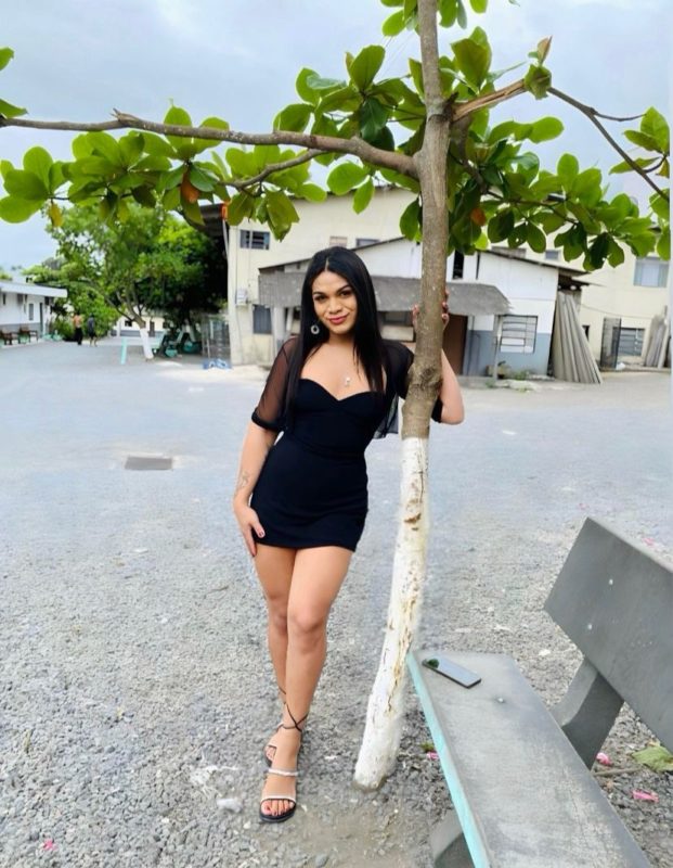 Nina Sarah 32