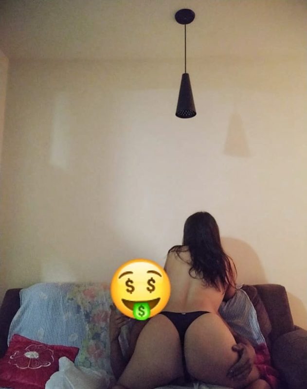 Camila Santos 23