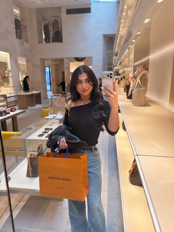 Victoria Mendes 25