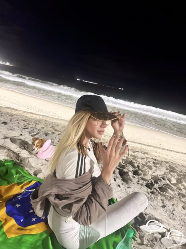 Lara Lopes 9
