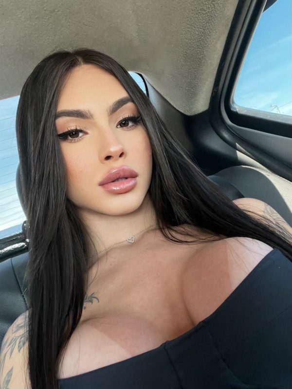 Ana Kiara 37