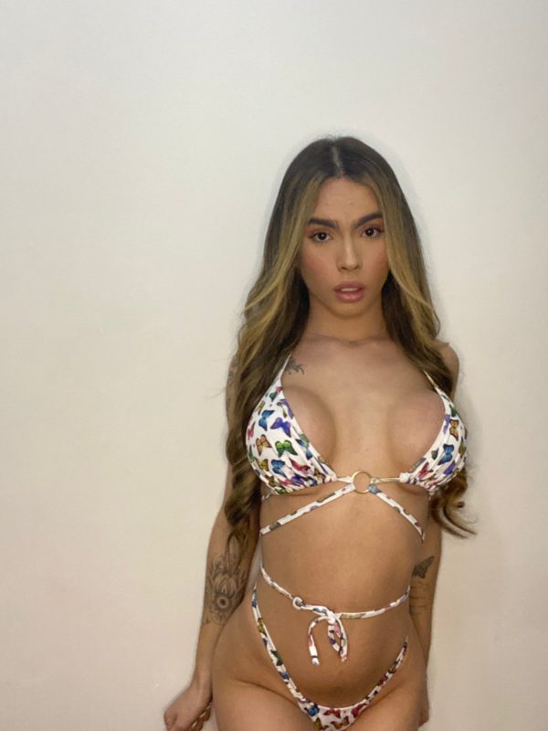 Ana Kiara 48