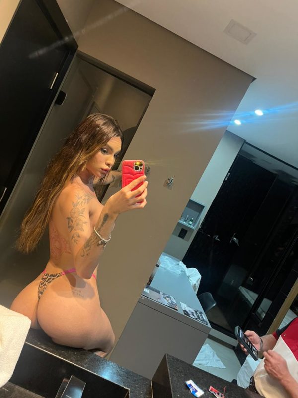 Ana Kiara 23
