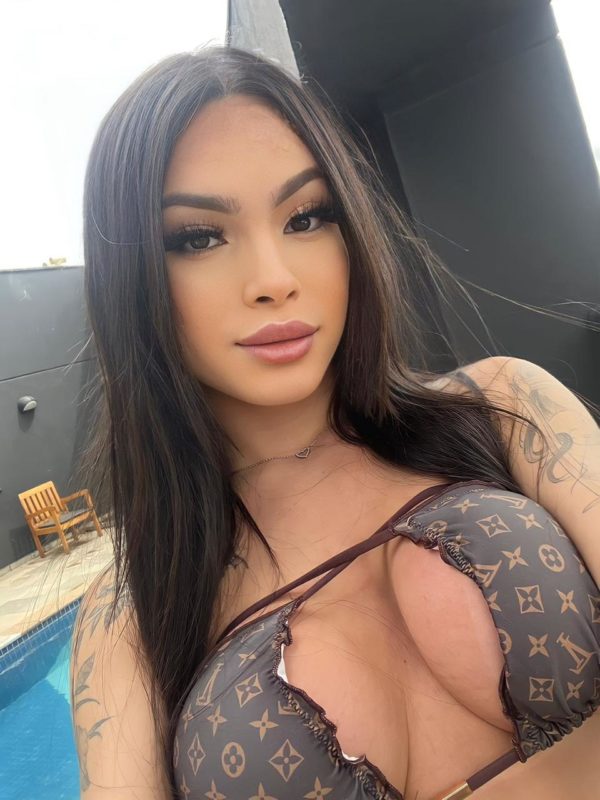 Ana Kiara 39