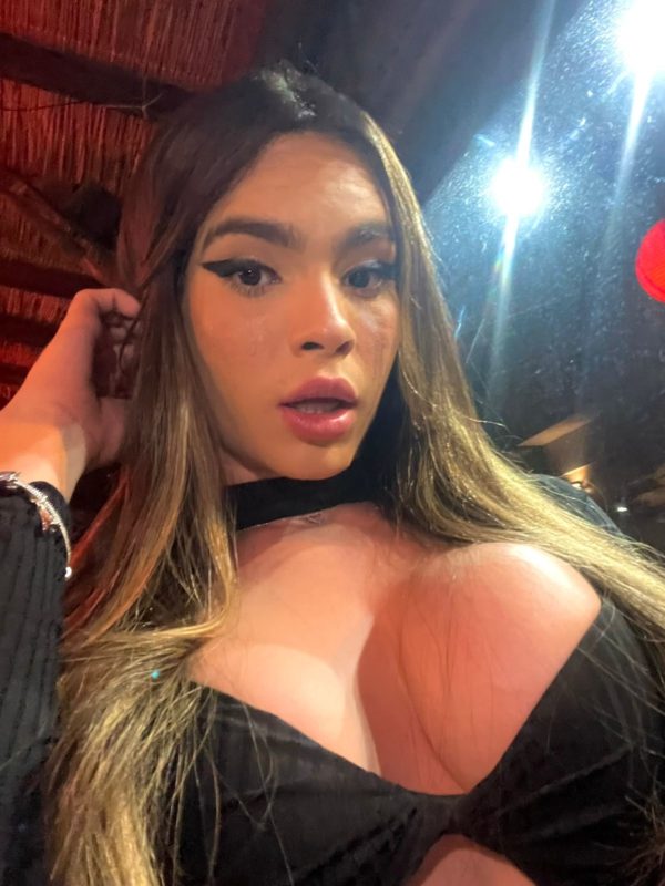 Ana Kiara 22