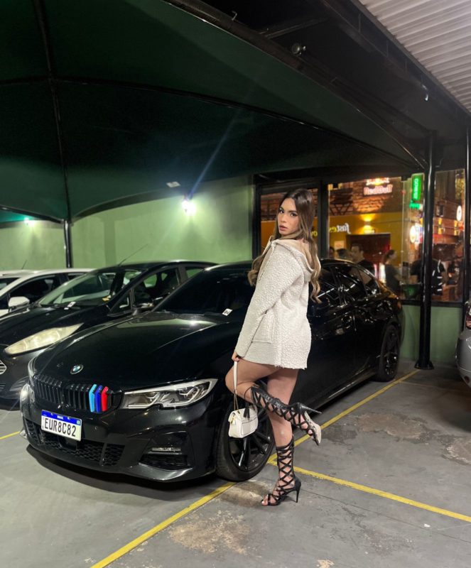 Ana Kiara 73
