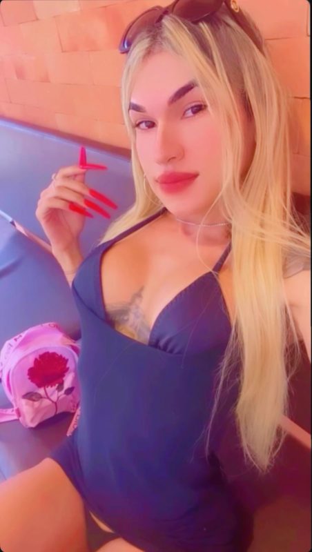 Jhully Schneider 19