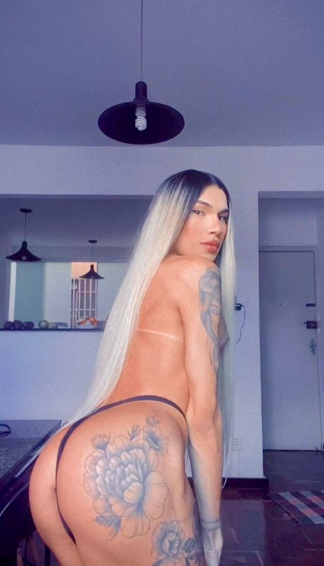 Jhully Schneider 18