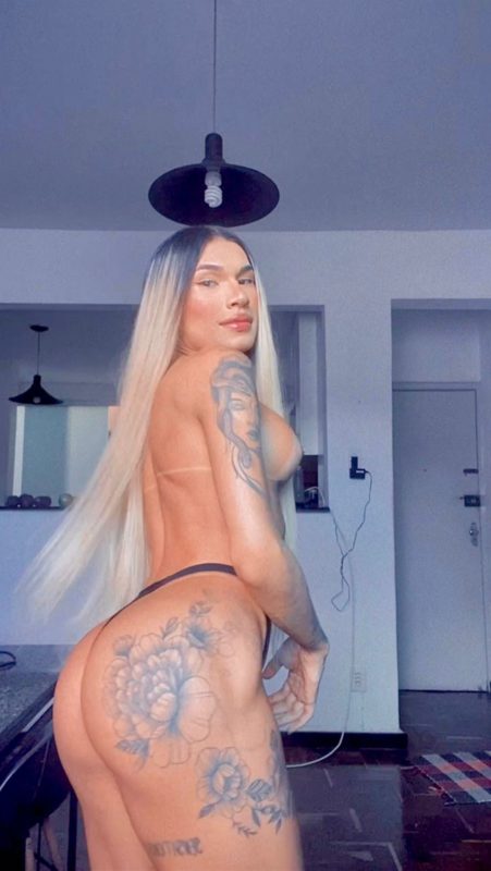 Jhully Schneider 19