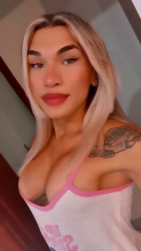 Jhully Schneider 17