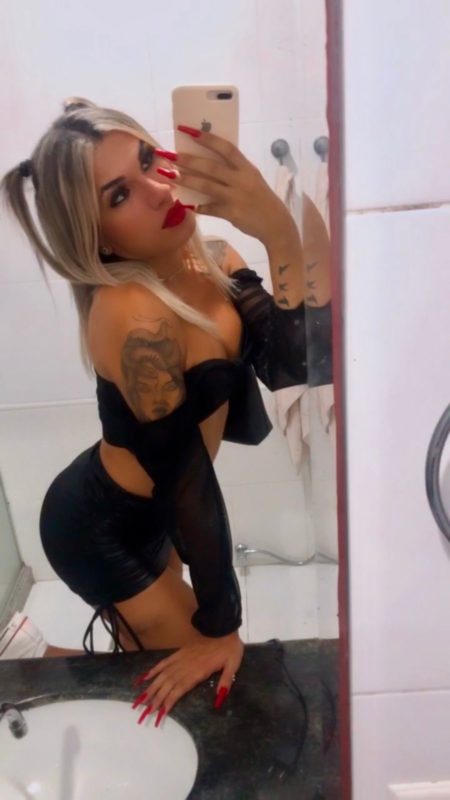 Jhully Schneider 13