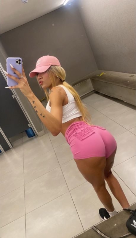 Jhully Schneider 82