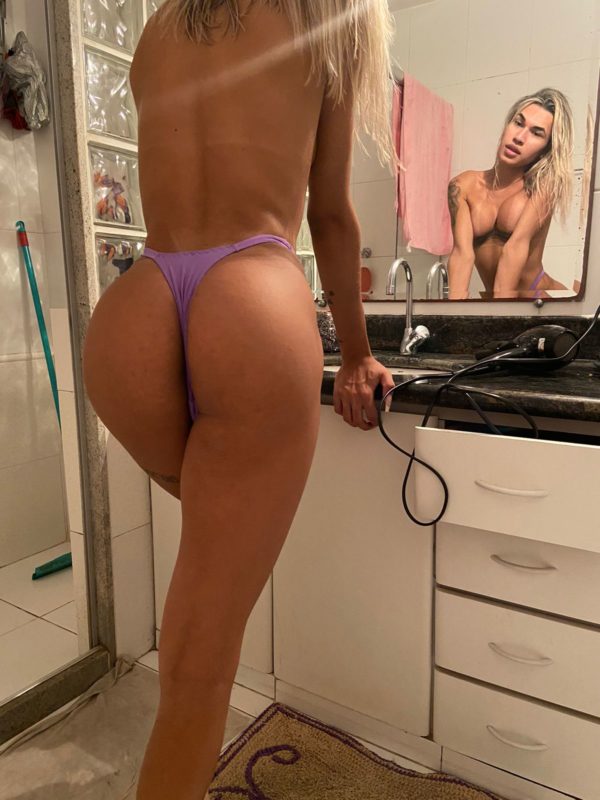 Jhully Schneider 23