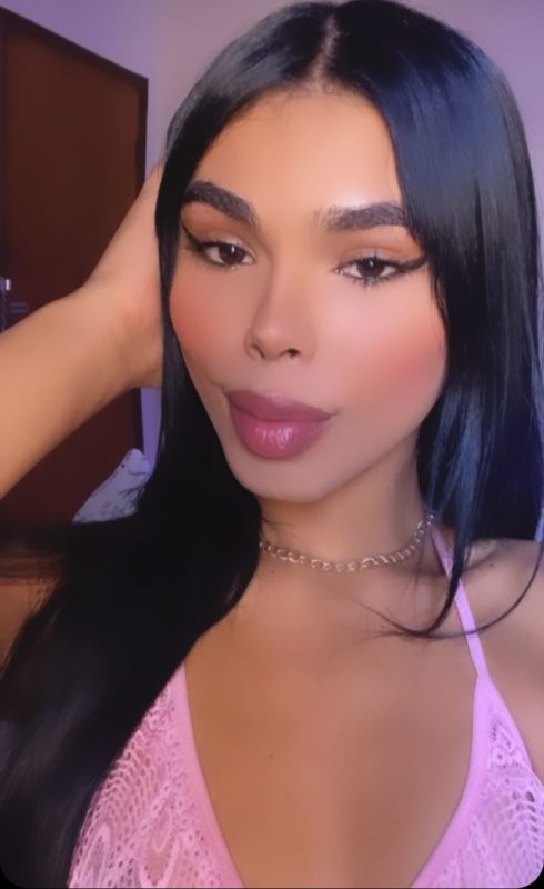 Victoria Costa 16