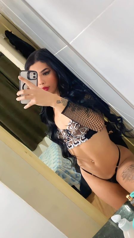 Victoria Costa 12