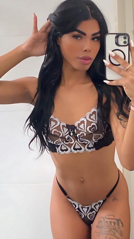 Victoria Costa 4