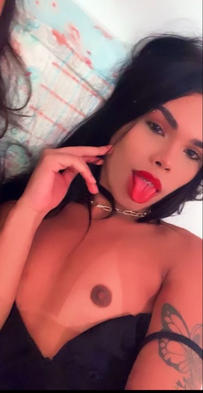 Victoria Costa 63