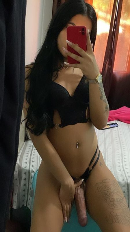 Victoria Costa 34
