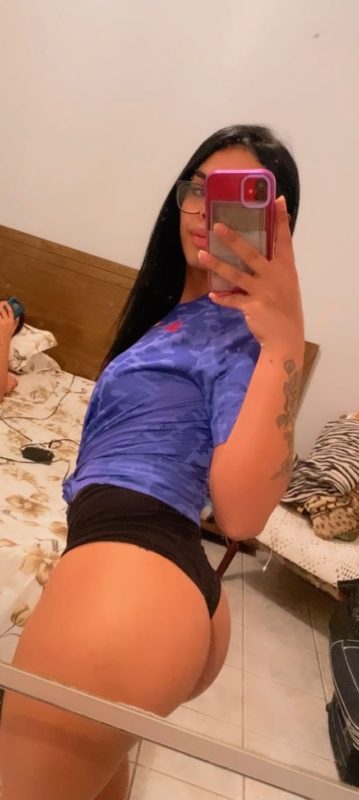 Victoria Costa 47