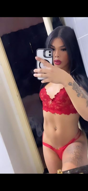 Victoria Costa 3